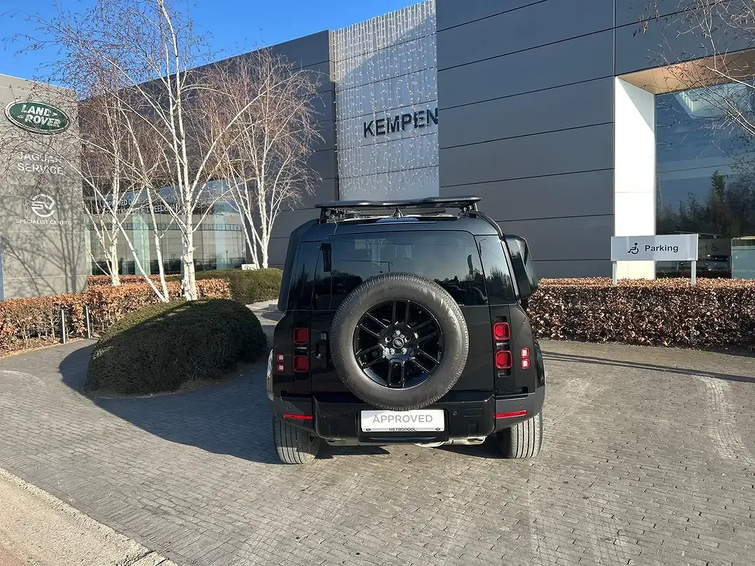 Land Rover Defender - Thumbnail 3