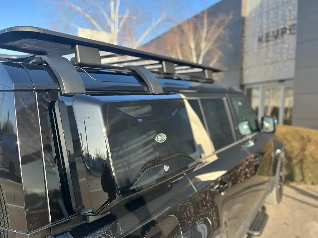 Land Rover Defender - Thumbnail 5