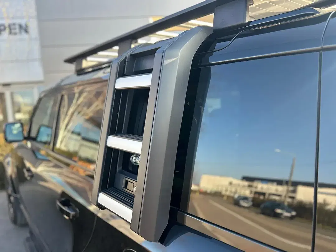 Land Rover Defender - Thumbnail 6