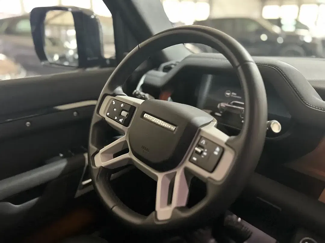 Land Rover Defender - Thumbnail 7