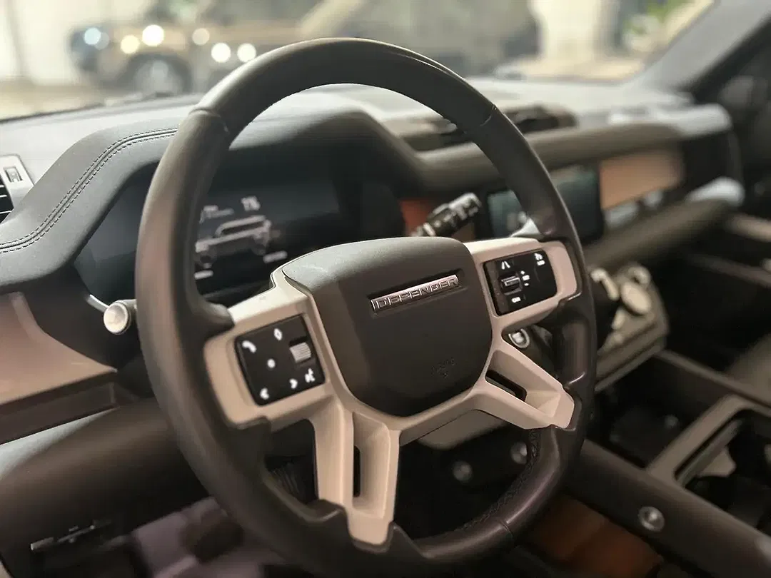 Land Rover Defender - Thumbnail 9