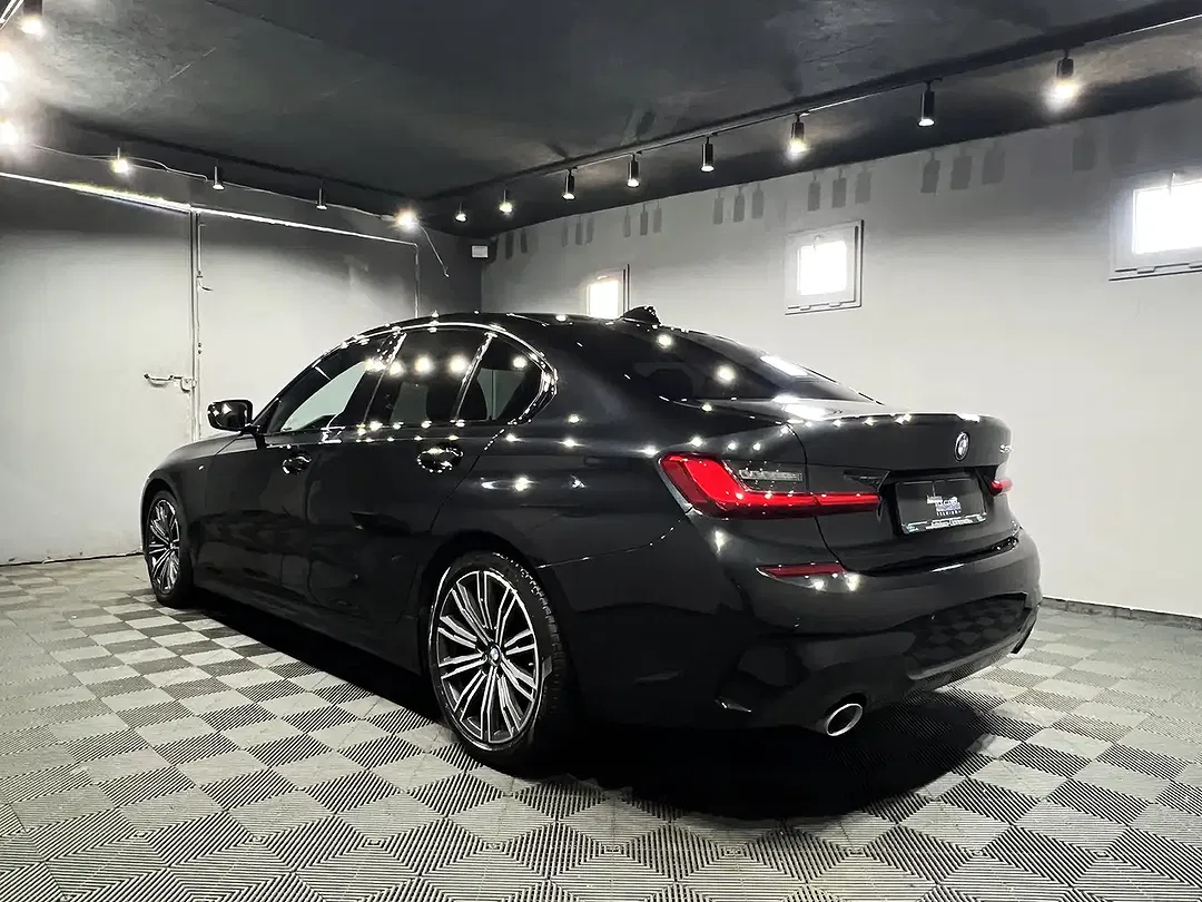 BMW 320 - Thumbnail 3