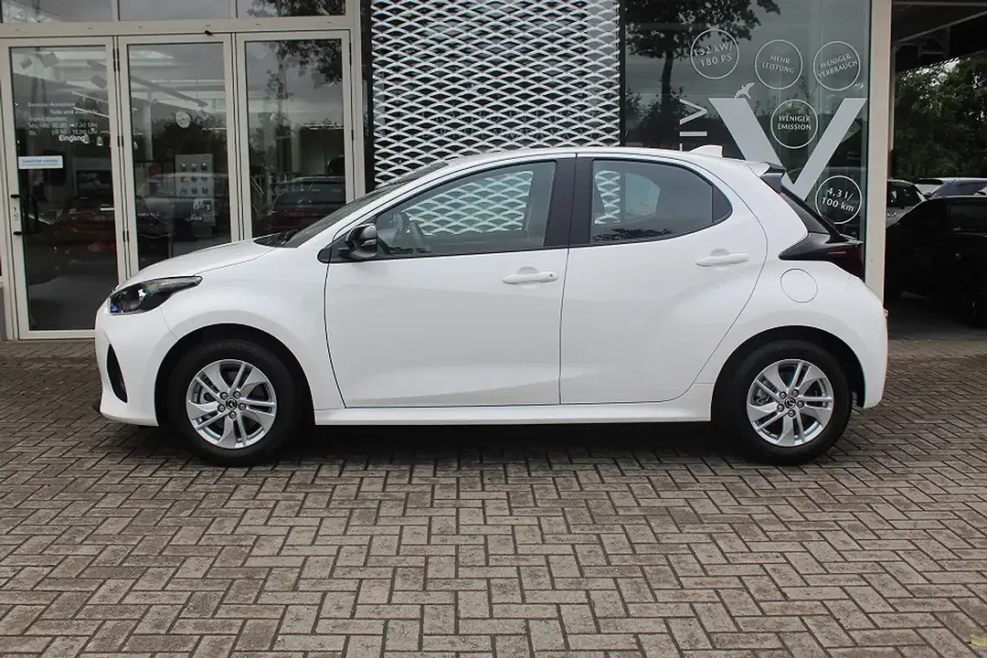 Mazda 2 - Thumbnail 2