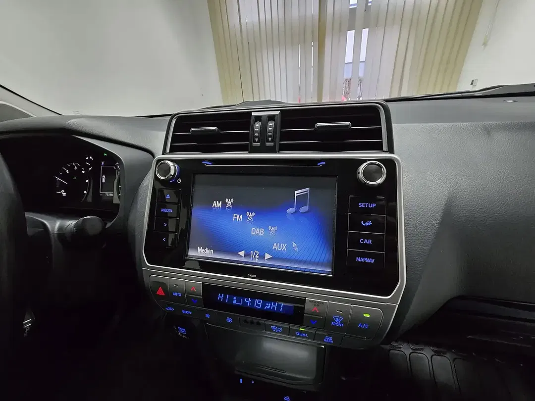 Toyota Land Cruiser - Thumbnail 8