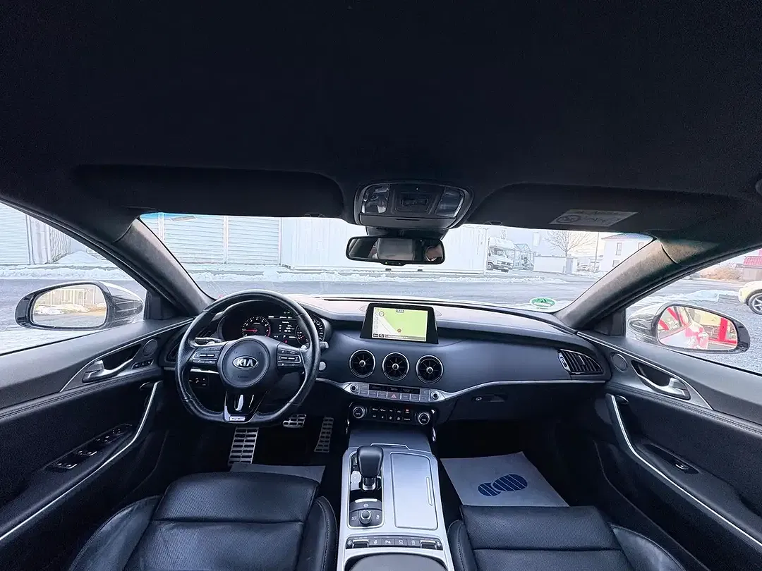 Kia Stinger - Thumbnail 10