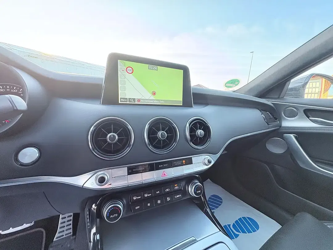 Kia Stinger - Thumbnail 14