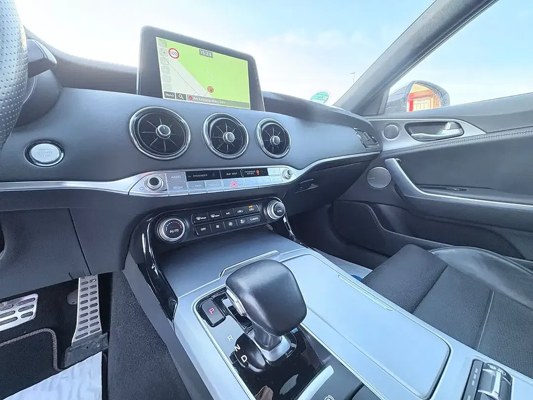 Kia Stinger - Thumbnail 17