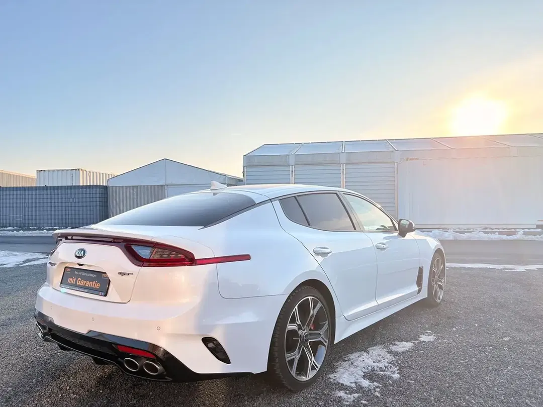 Kia Stinger - Thumbnail 6