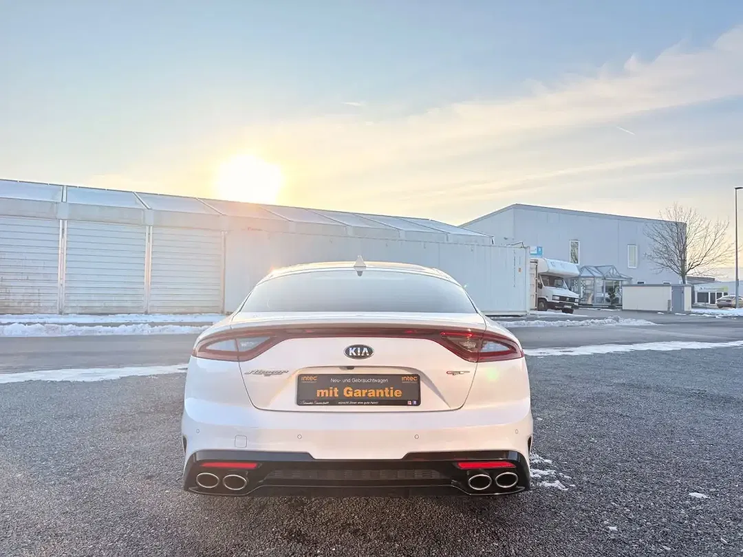 Kia Stinger - Thumbnail 7