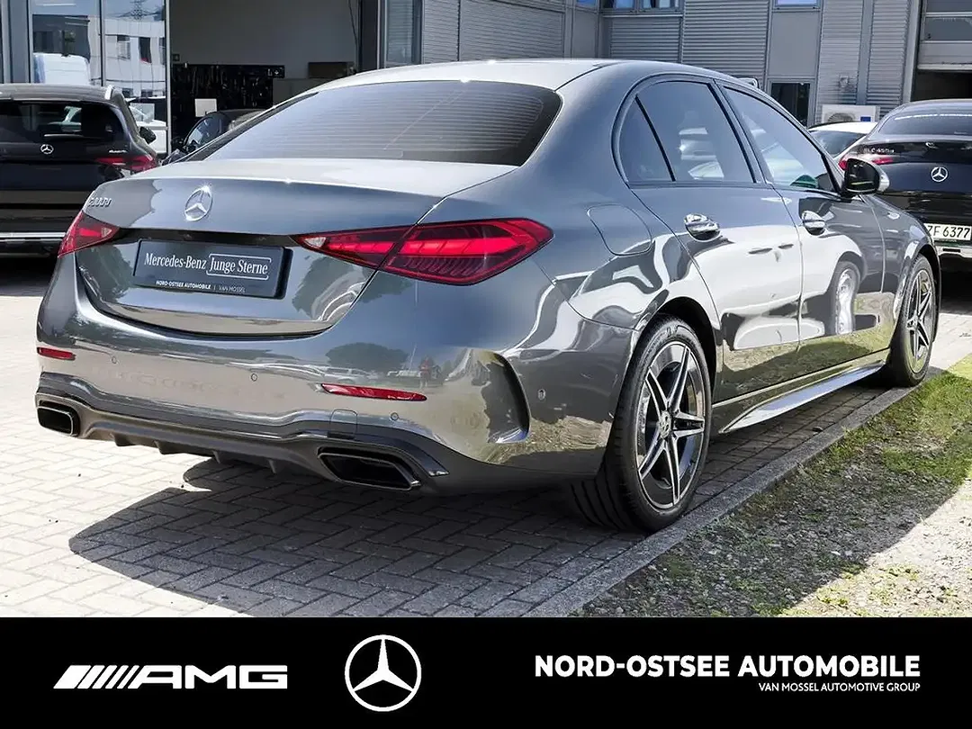 Mercedes-Benz C 300 - Thumbnail 4