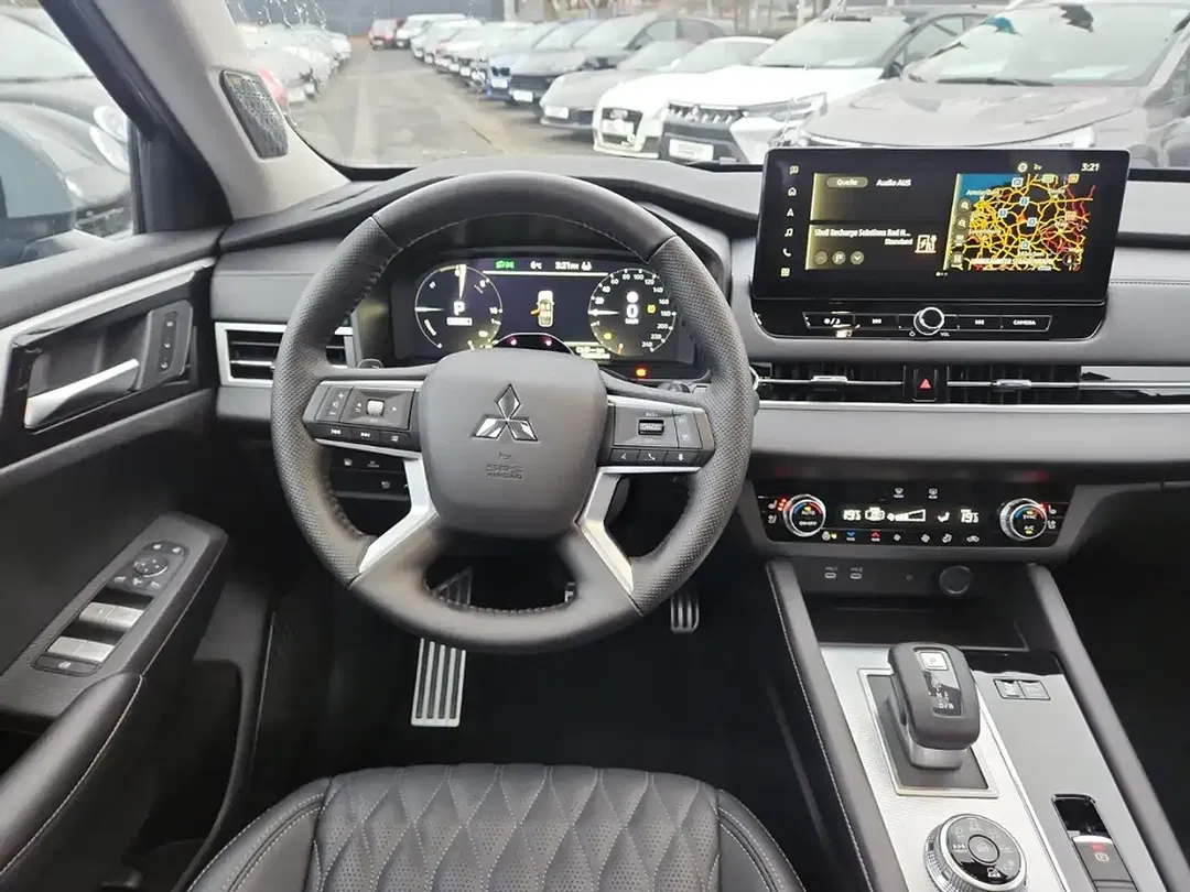 Mitsubishi Outlander - Thumbnail 10