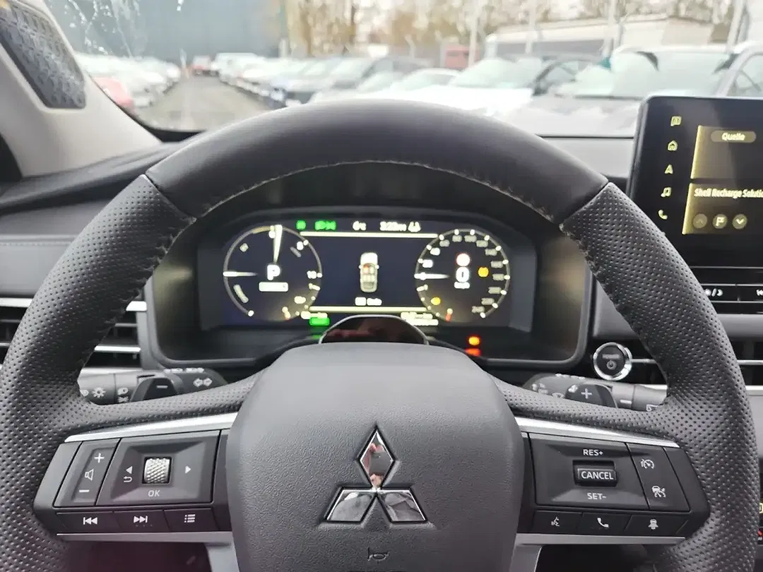 Mitsubishi Outlander - Thumbnail 11
