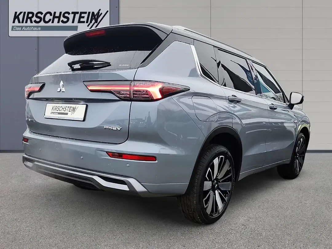 Mitsubishi Outlander - Thumbnail 3