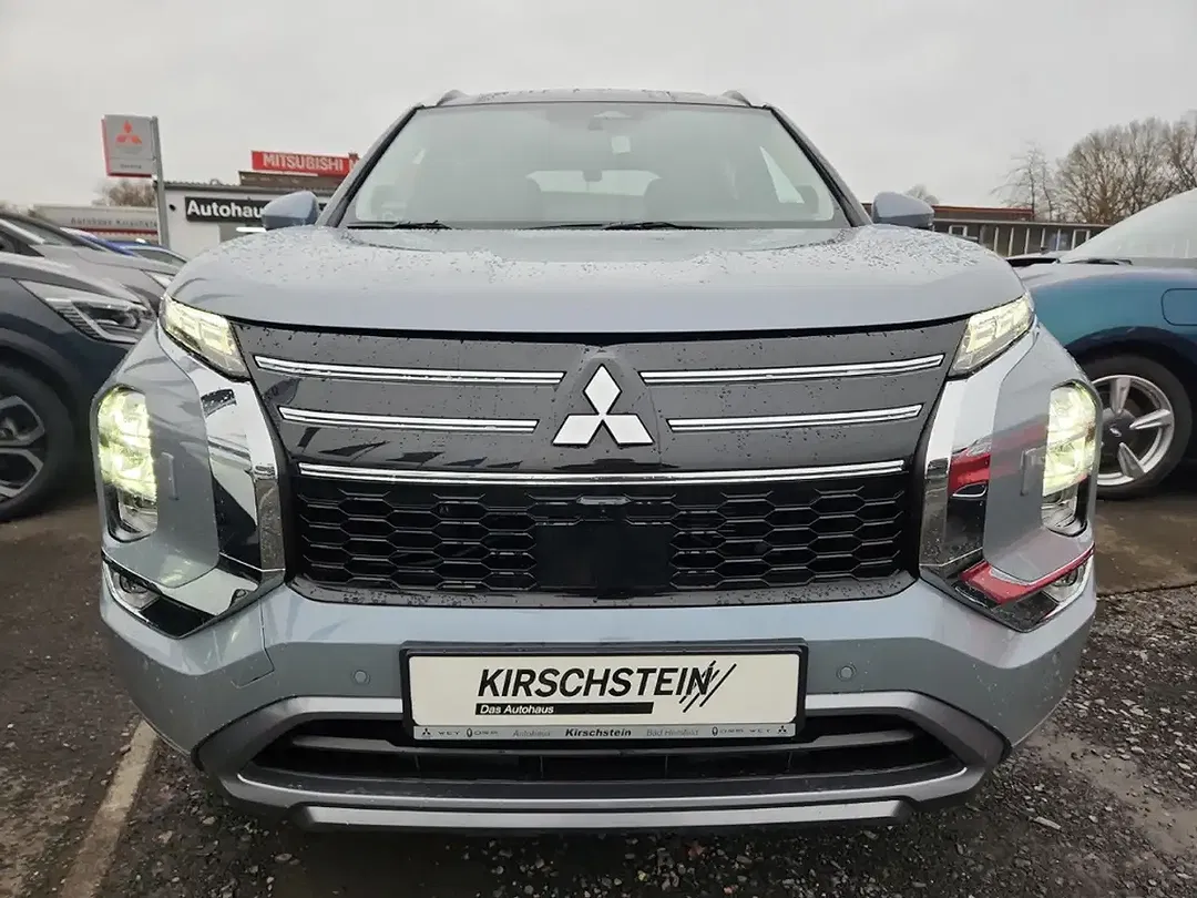 Mitsubishi Outlander - Thumbnail 4