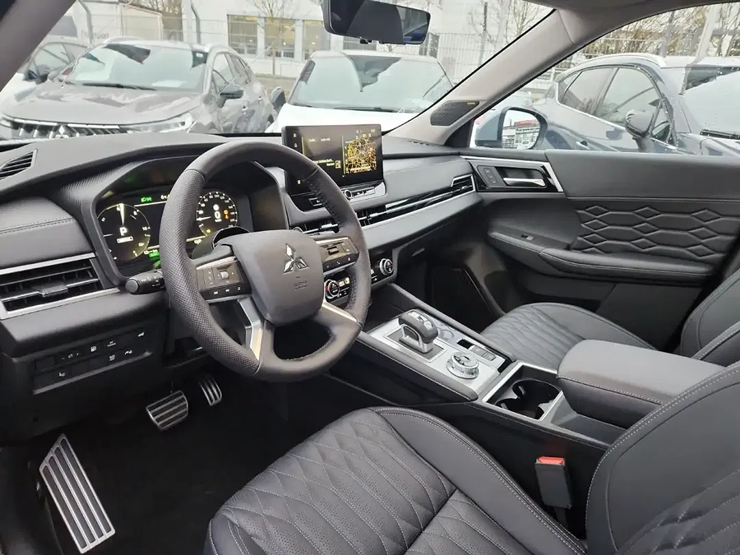 Mitsubishi Outlander - Thumbnail 8