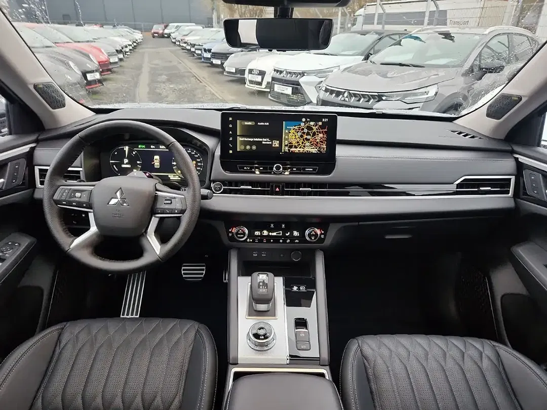 Mitsubishi Outlander - Thumbnail 9