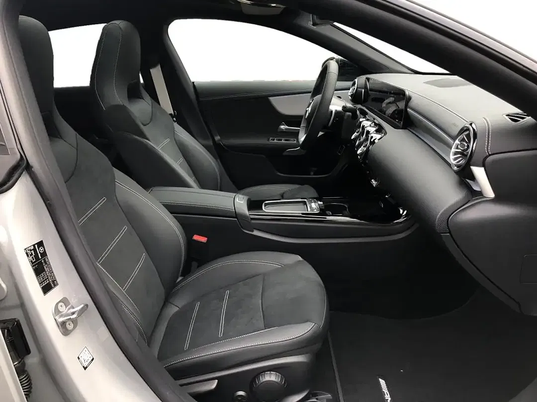 Mercedes-Benz CLA 200 - Thumbnail 3