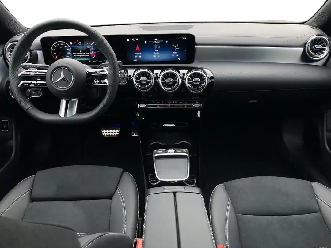 Mercedes-Benz CLA 200 - Thumbnail 4