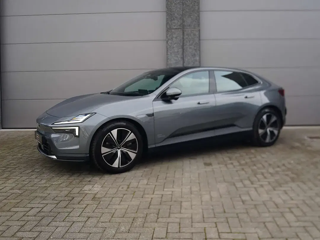 Polestar 4 - Thumbnail 2