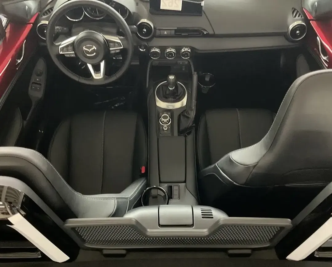 Mazda MX-5 - Thumbnail 11