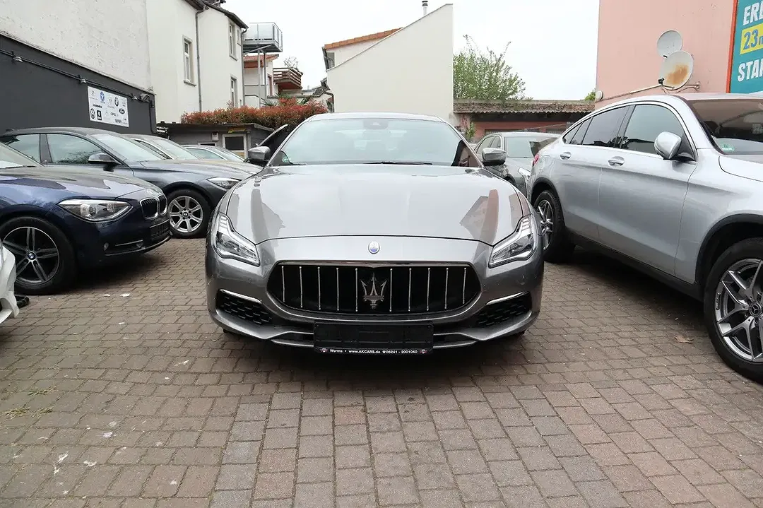 Maserati Quattroporte - Thumbnail 3