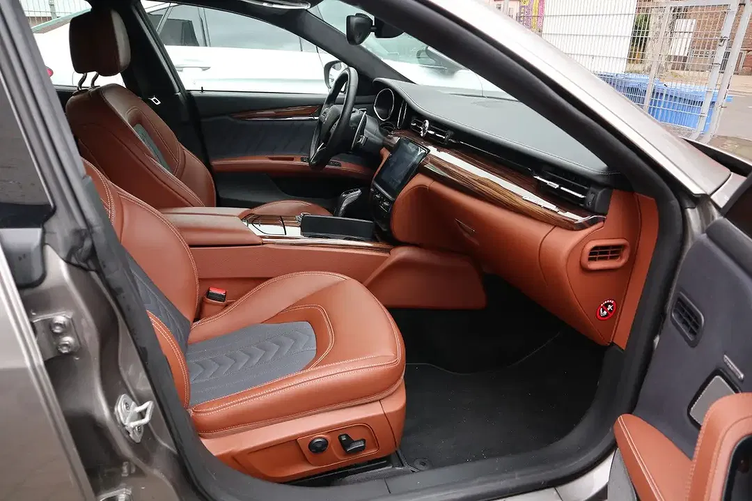 Maserati Quattroporte - Thumbnail 5