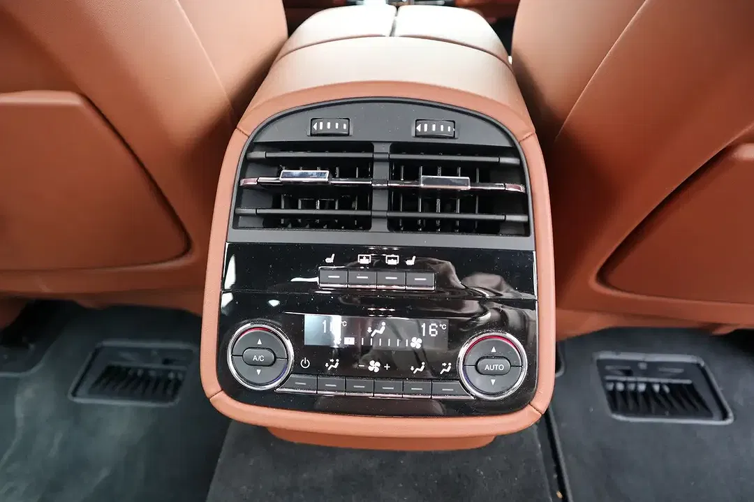 Maserati Quattroporte - Thumbnail 8