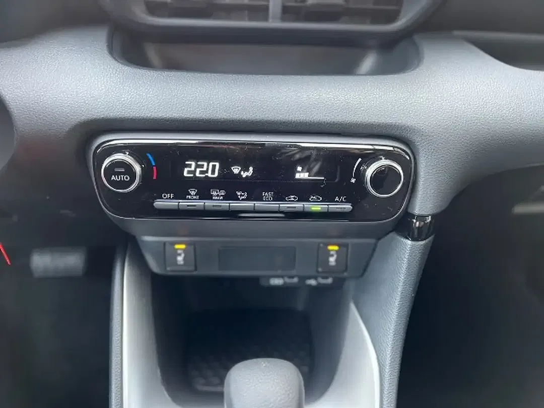 Toyota Yaris - Thumbnail 12