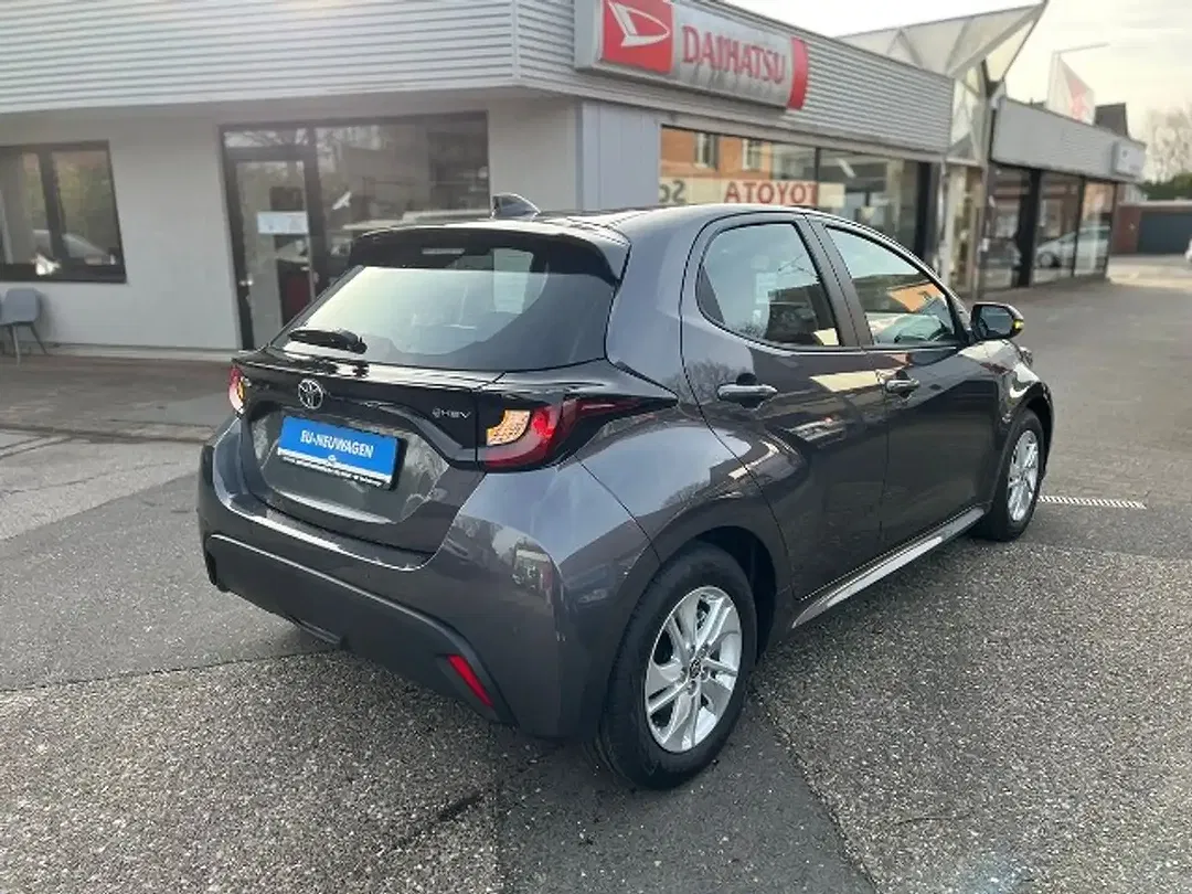 Toyota Yaris - Thumbnail 4