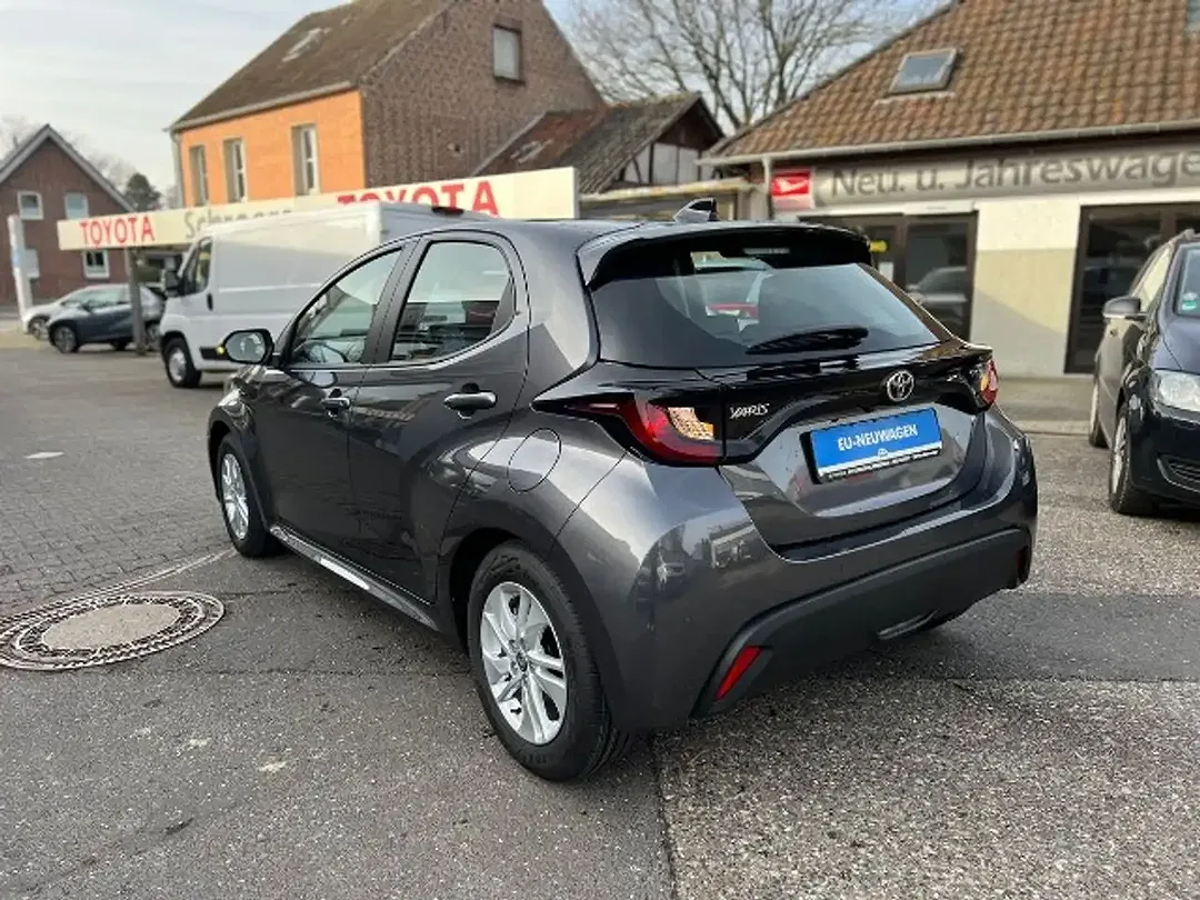 Toyota Yaris - Thumbnail 5