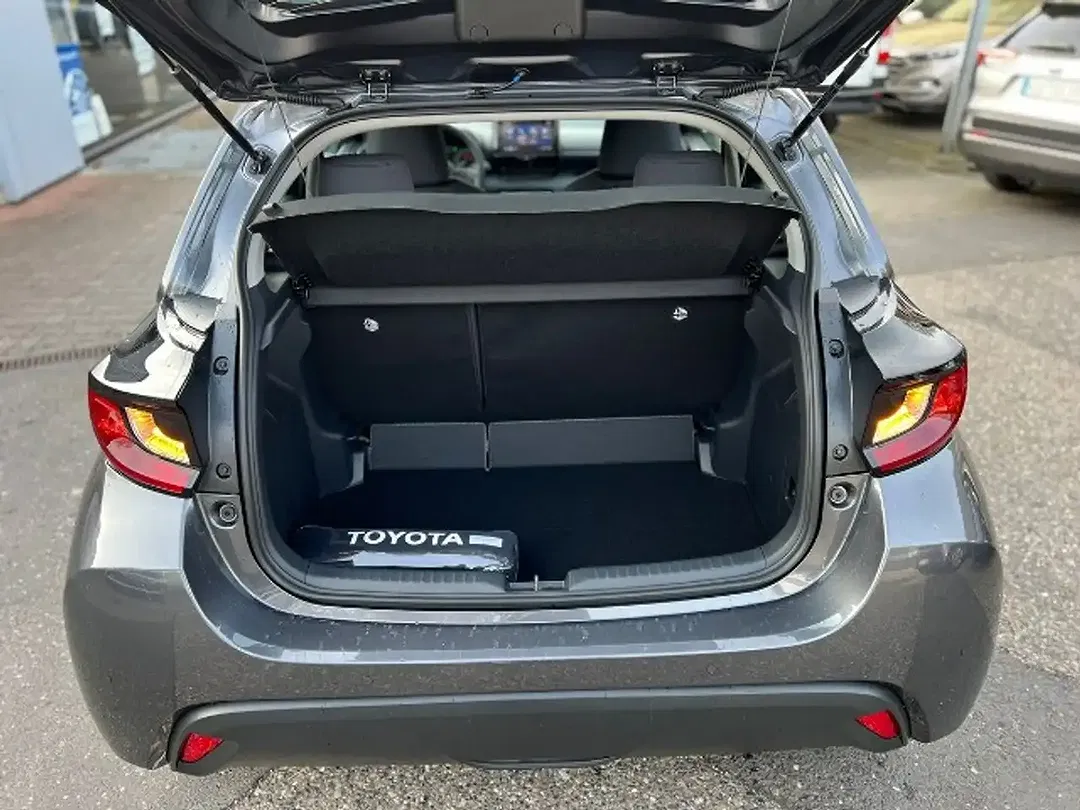 Toyota Yaris - Thumbnail 6