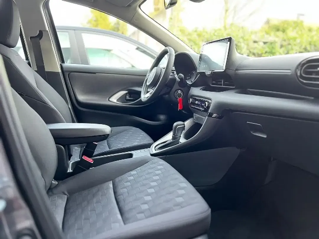 Toyota Yaris - Thumbnail 8