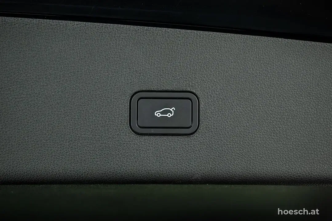 Xpeng G9 - Thumbnail 7