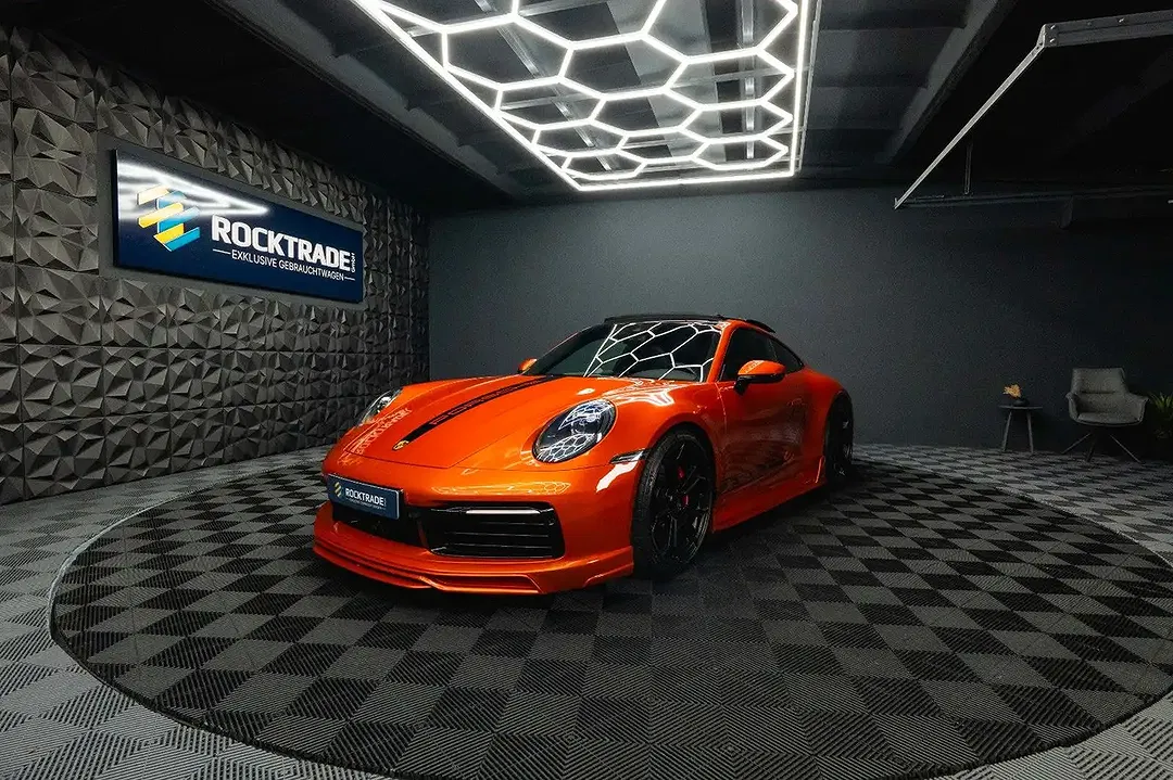 Porsche 992 - Thumbnail 2