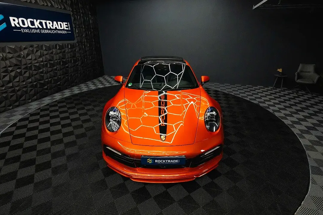 Porsche 992 - Thumbnail 3
