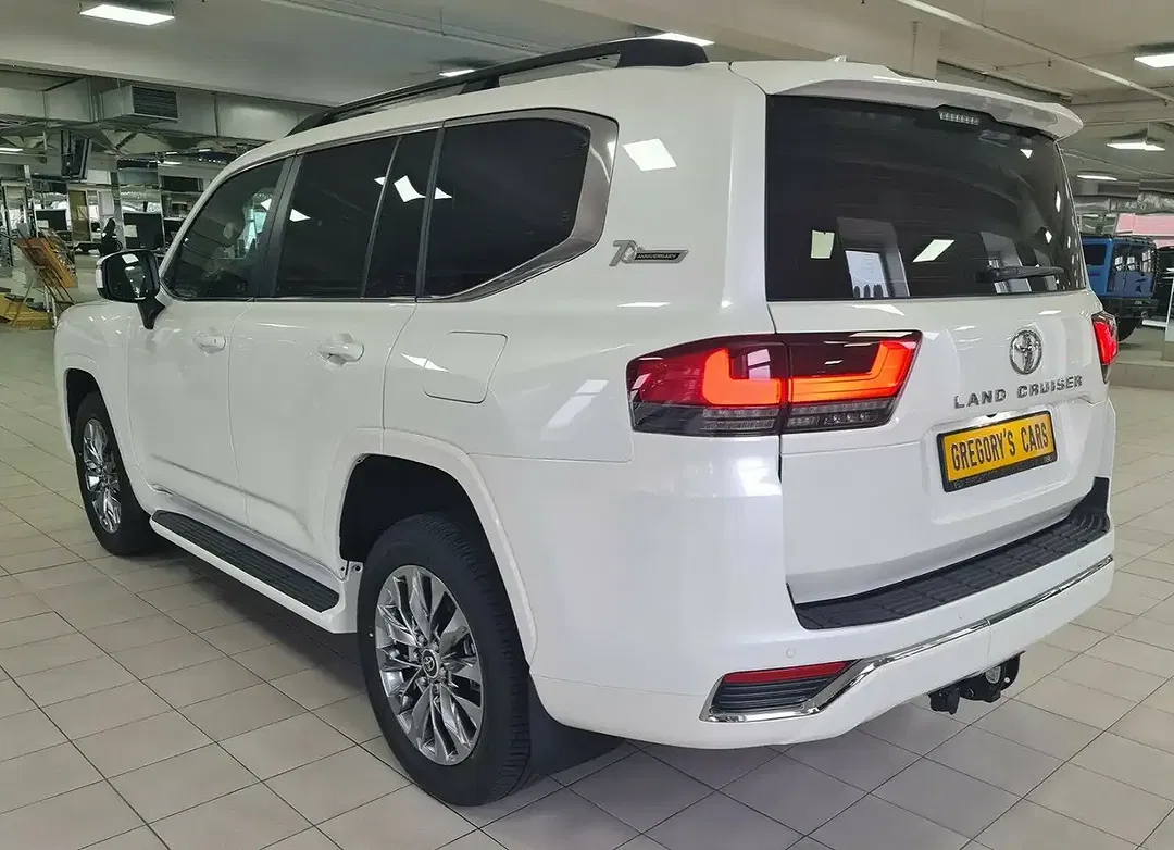 Toyota Land Cruiser - Thumbnail 5