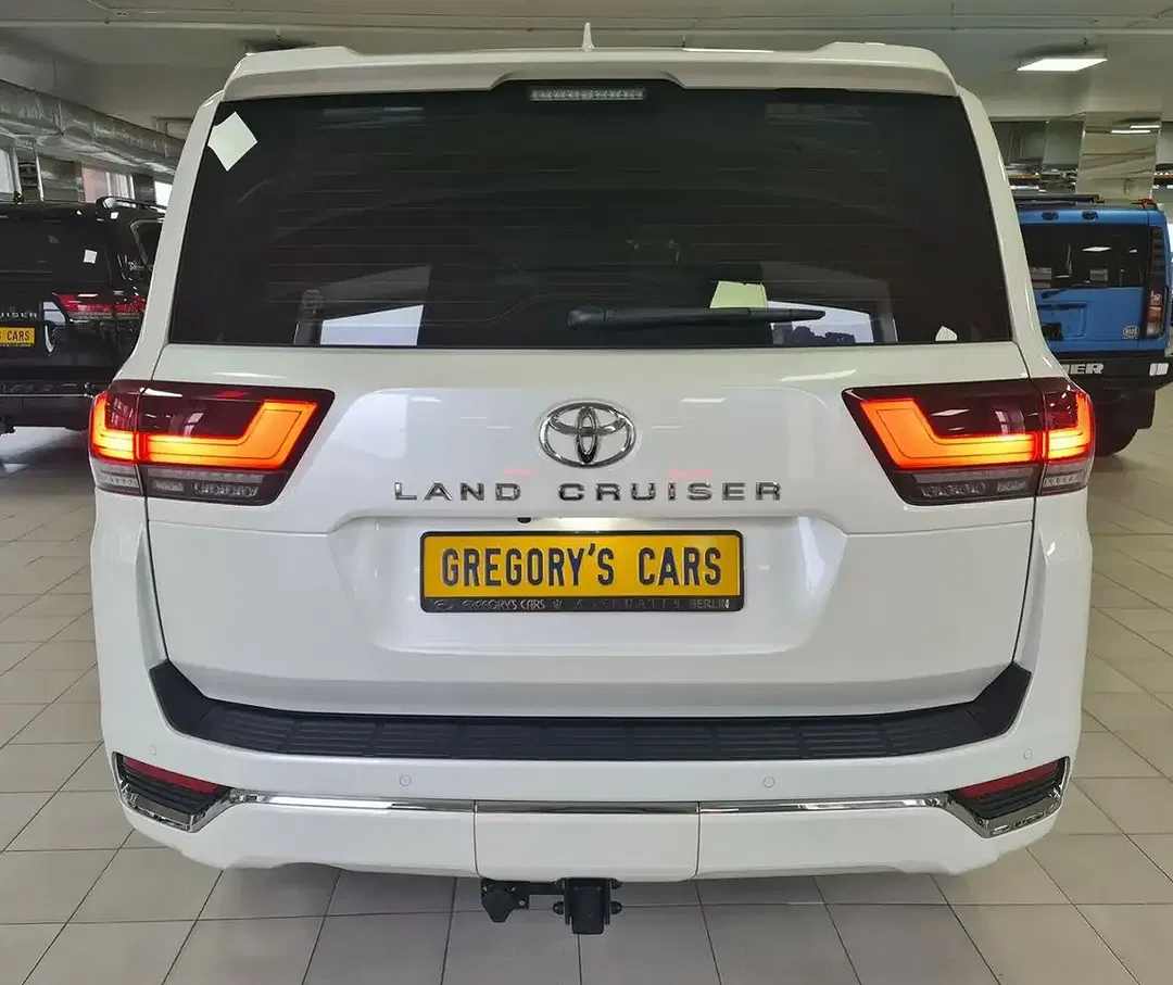 Toyota Land Cruiser - Thumbnail 6