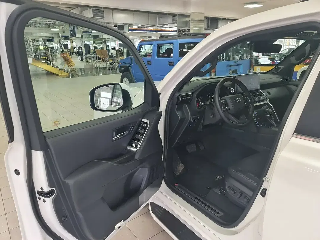 Toyota Land Cruiser - Thumbnail 8
