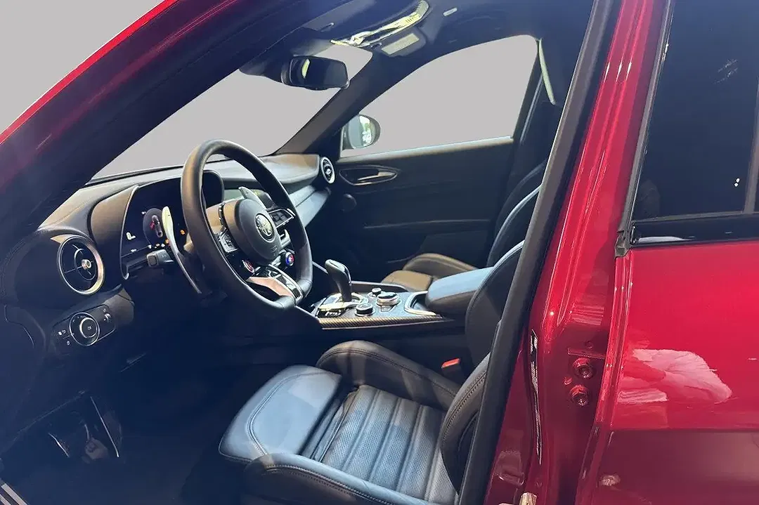 Alfa Romeo Giulia - Thumbnail 9