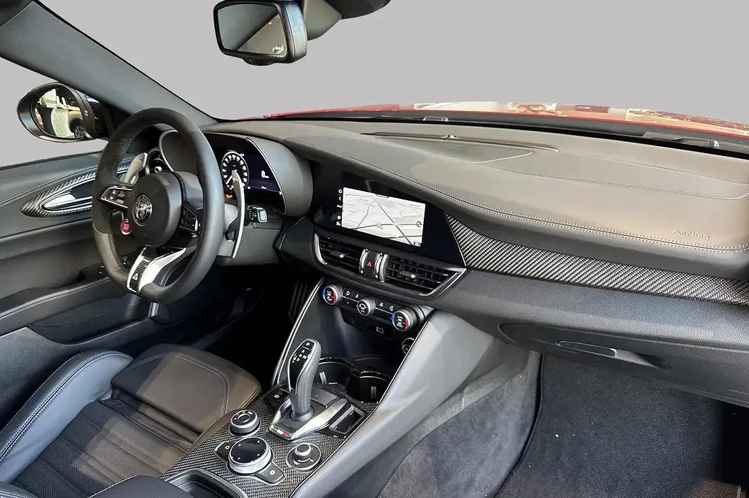Alfa Romeo Giulia - Thumbnail 2