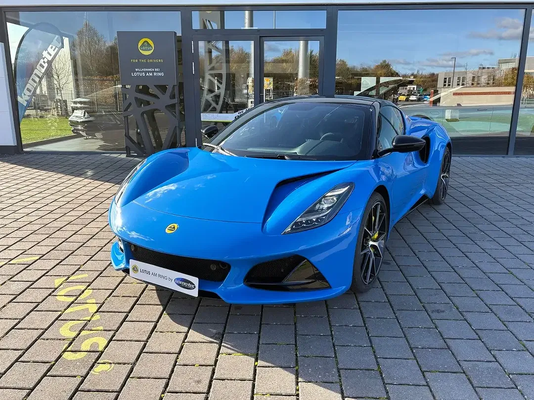 Lotus Emira - Thumbnail 1