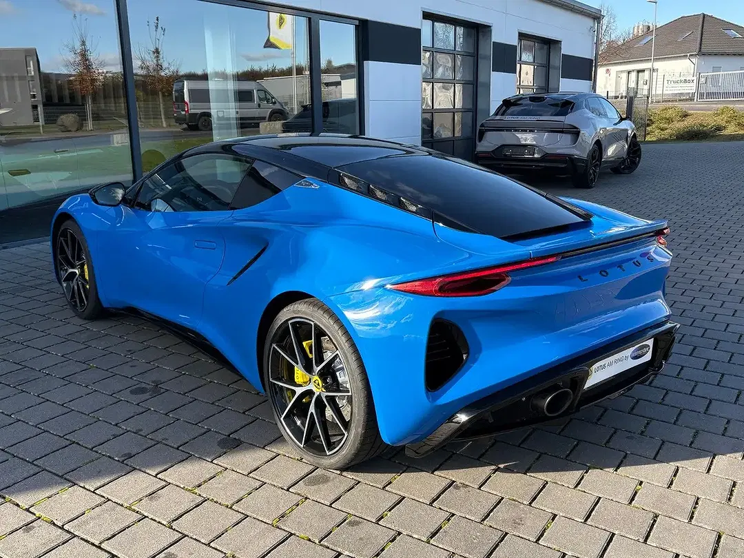 Lotus Emira - Thumbnail 5