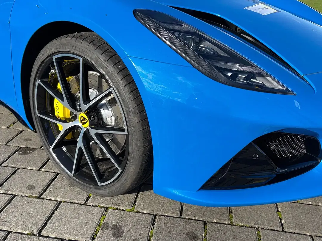 Lotus Emira - Thumbnail 8