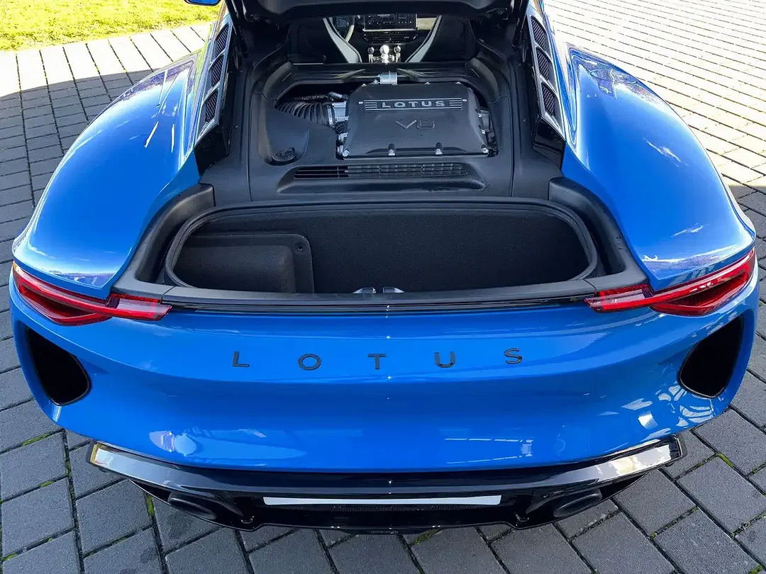 Lotus Emira - Thumbnail 9