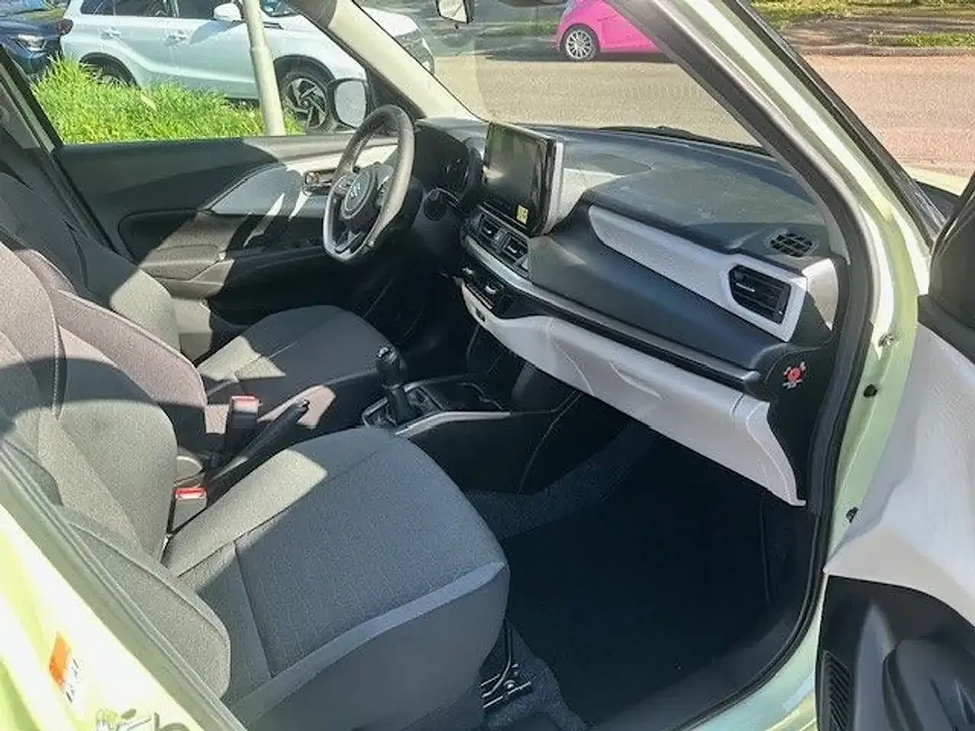 Suzuki Swift - Thumbnail 11