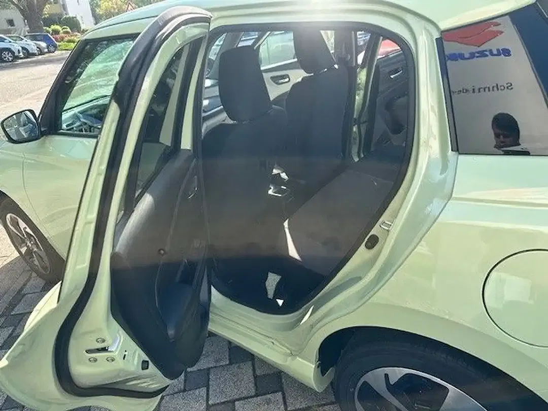Suzuki Swift - Thumbnail 13