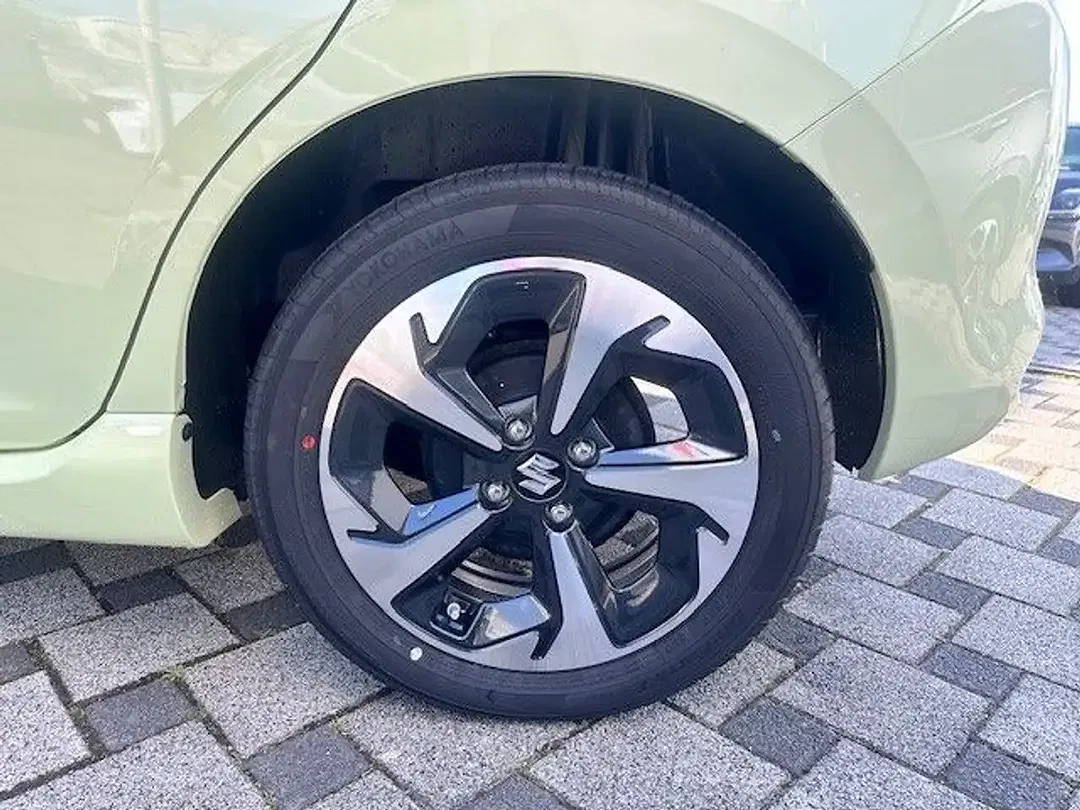 Suzuki Swift - Thumbnail 5