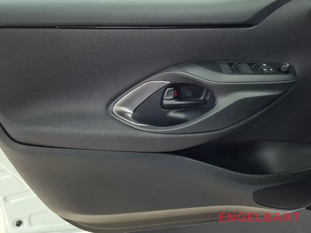 Toyota Yaris - Thumbnail 9