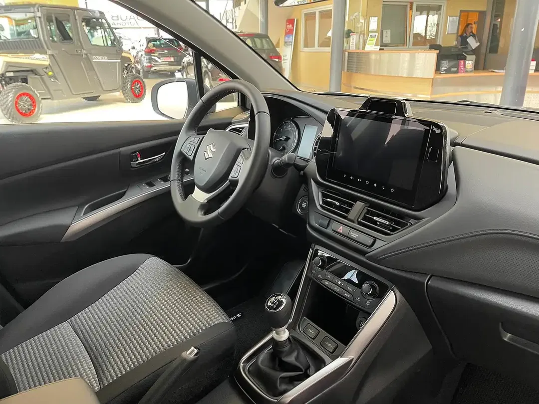 Suzuki S-Cross - Thumbnail 12