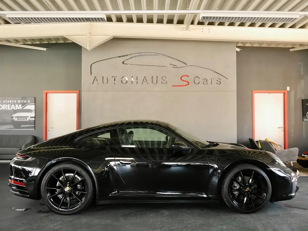 Porsche 992 - Thumbnail 2